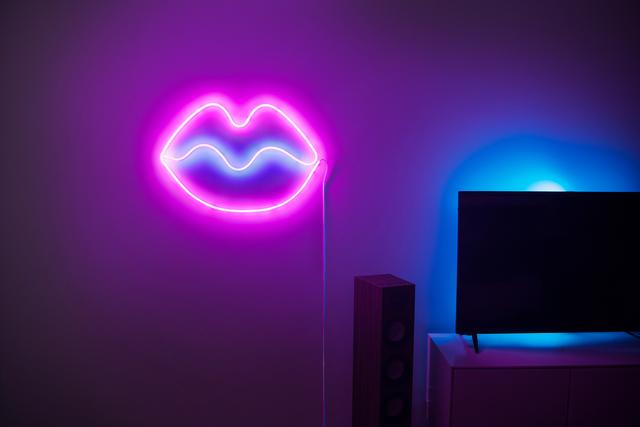 Dynamic Effects Neon Shape Light Lips