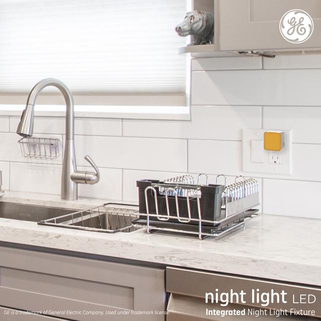 GE Night Light LED Dual USB Warm Candlelight Plug-in Fixture (1-Pack)
